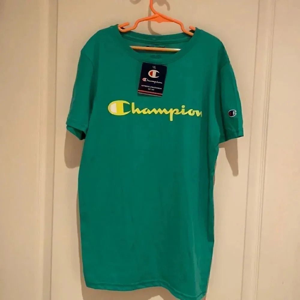 Never worn champion tee L
